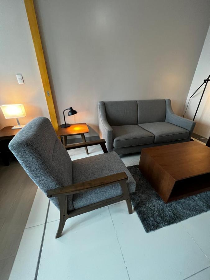 1 Bedroom Uptown Bgc Across Uptown Mall 马尼拉 外观 照片