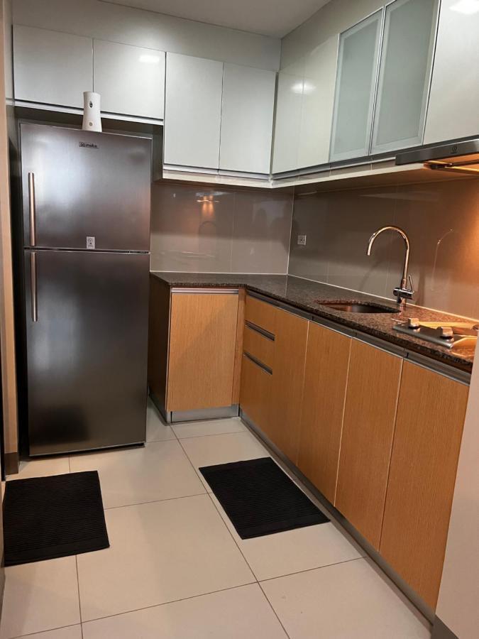 1 Bedroom Uptown Bgc Across Uptown Mall 马尼拉 外观 照片