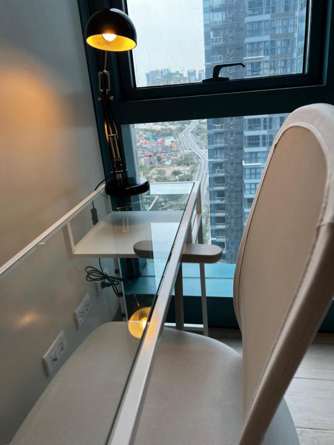 1 Bedroom Uptown Bgc Across Uptown Mall 马尼拉 外观 照片
