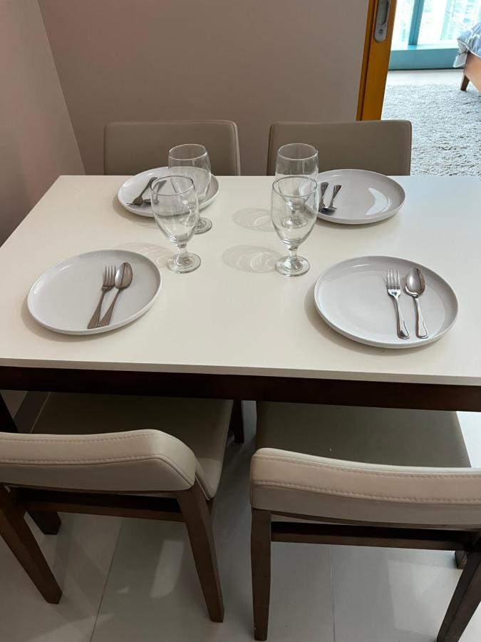 1 Bedroom Uptown Bgc Across Uptown Mall 马尼拉 外观 照片