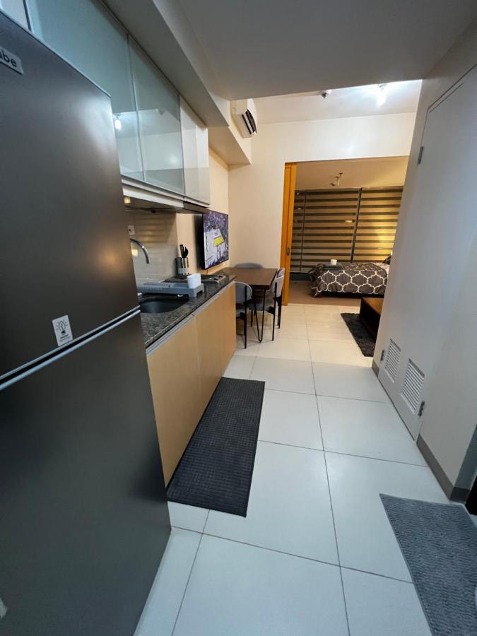 1 Bedroom Uptown Bgc Across Uptown Mall 马尼拉 外观 照片