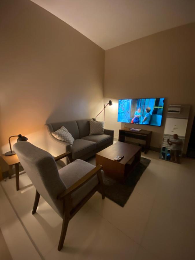 1 Bedroom Uptown Bgc Across Uptown Mall 马尼拉 外观 照片
