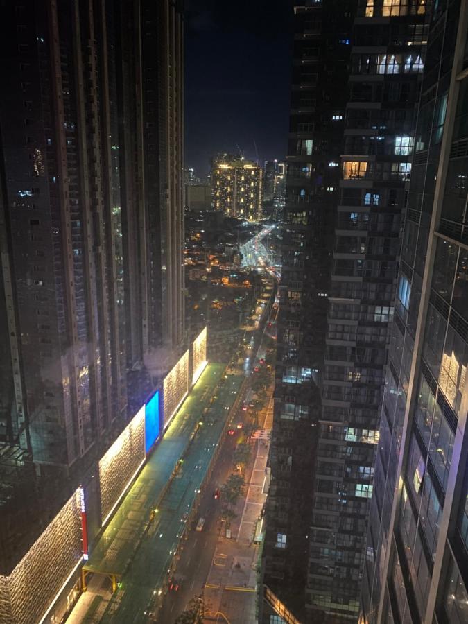 1 Bedroom Uptown Bgc Across Uptown Mall 马尼拉 外观 照片