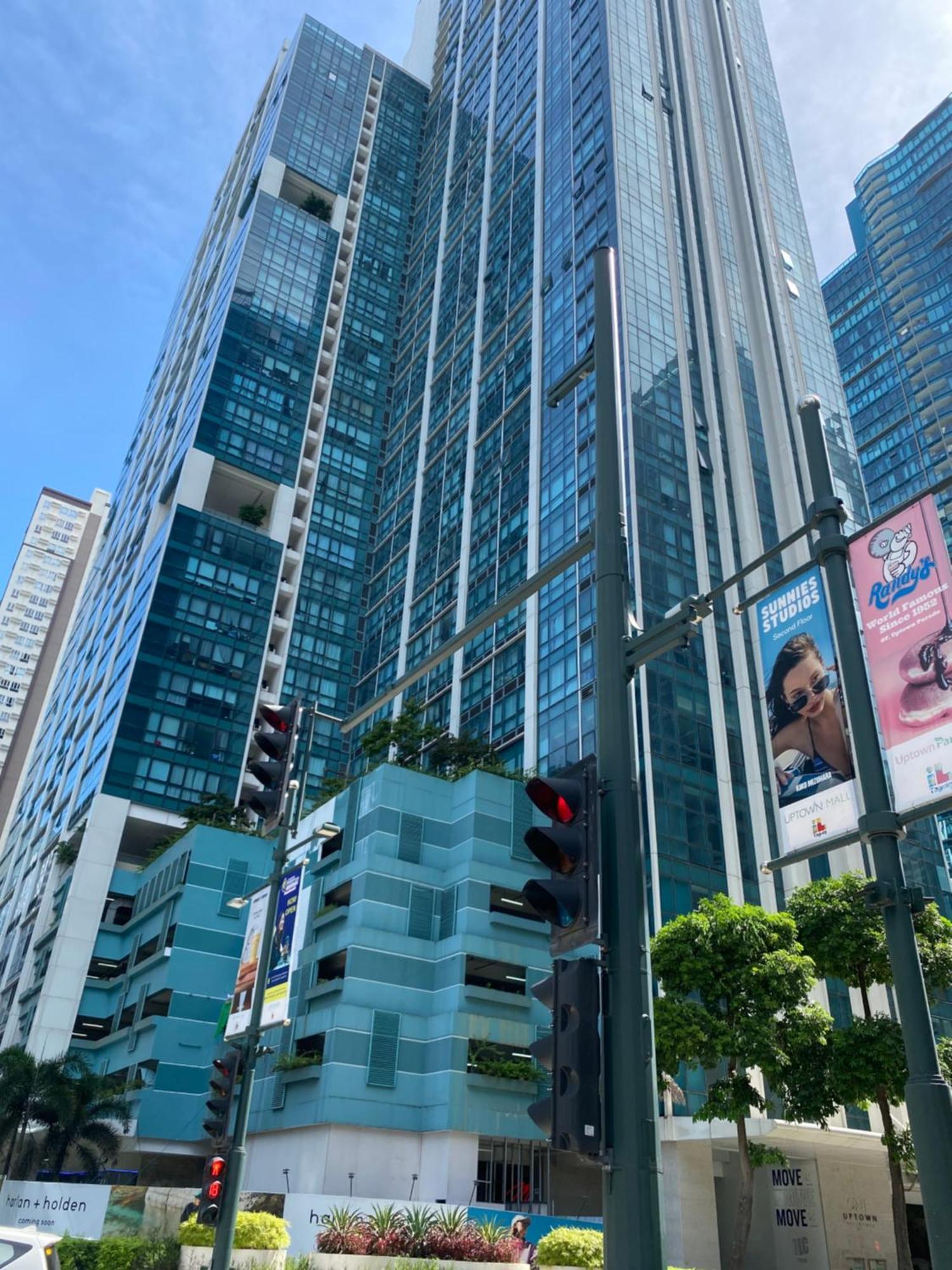 1 Bedroom Uptown Bgc Across Uptown Mall 马尼拉 外观 照片