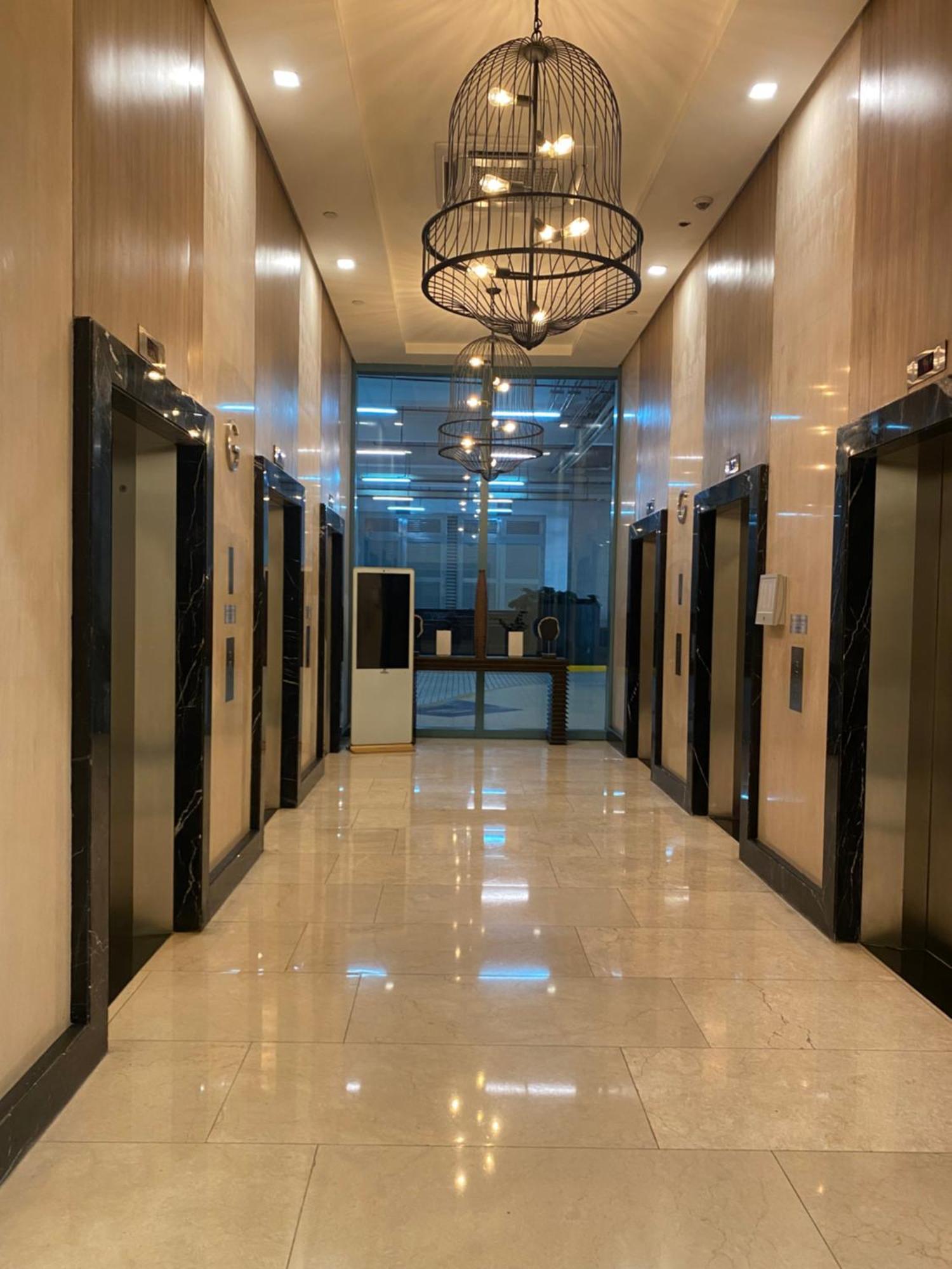 1 Bedroom Uptown Bgc Across Uptown Mall 马尼拉 外观 照片